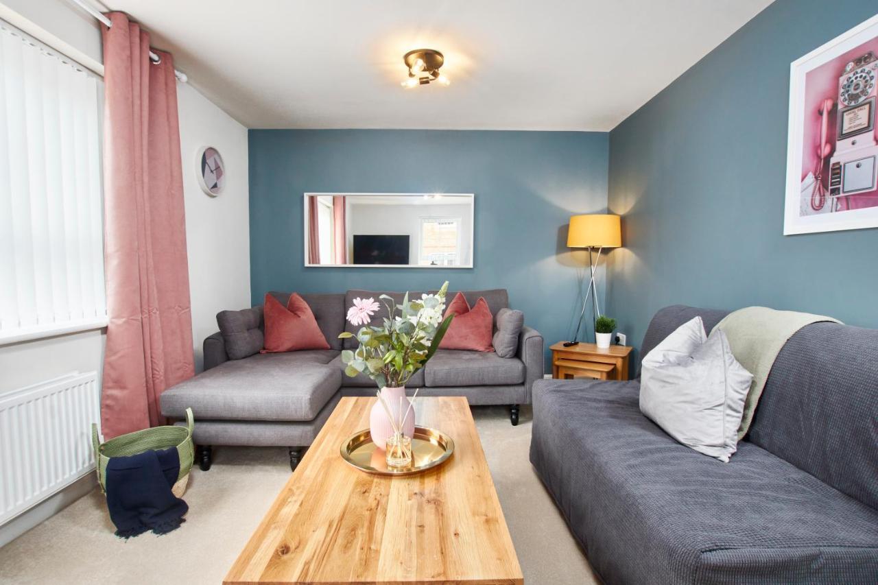 Superb 3Br House In Coventry Sleeps 9 W/Parking Villa Exterior photo